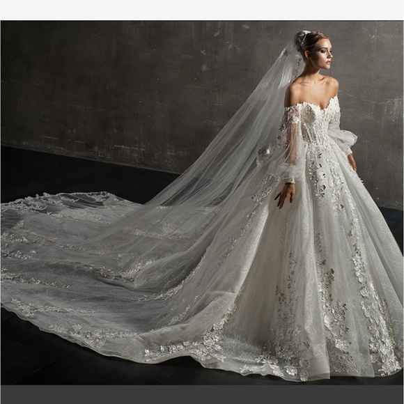 Wedding Gown - Picture 1 of 4